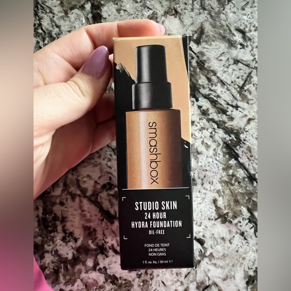 Smashbox Other - New in box Smashbox studio skin 24 hour hydra foundation shade 2.3